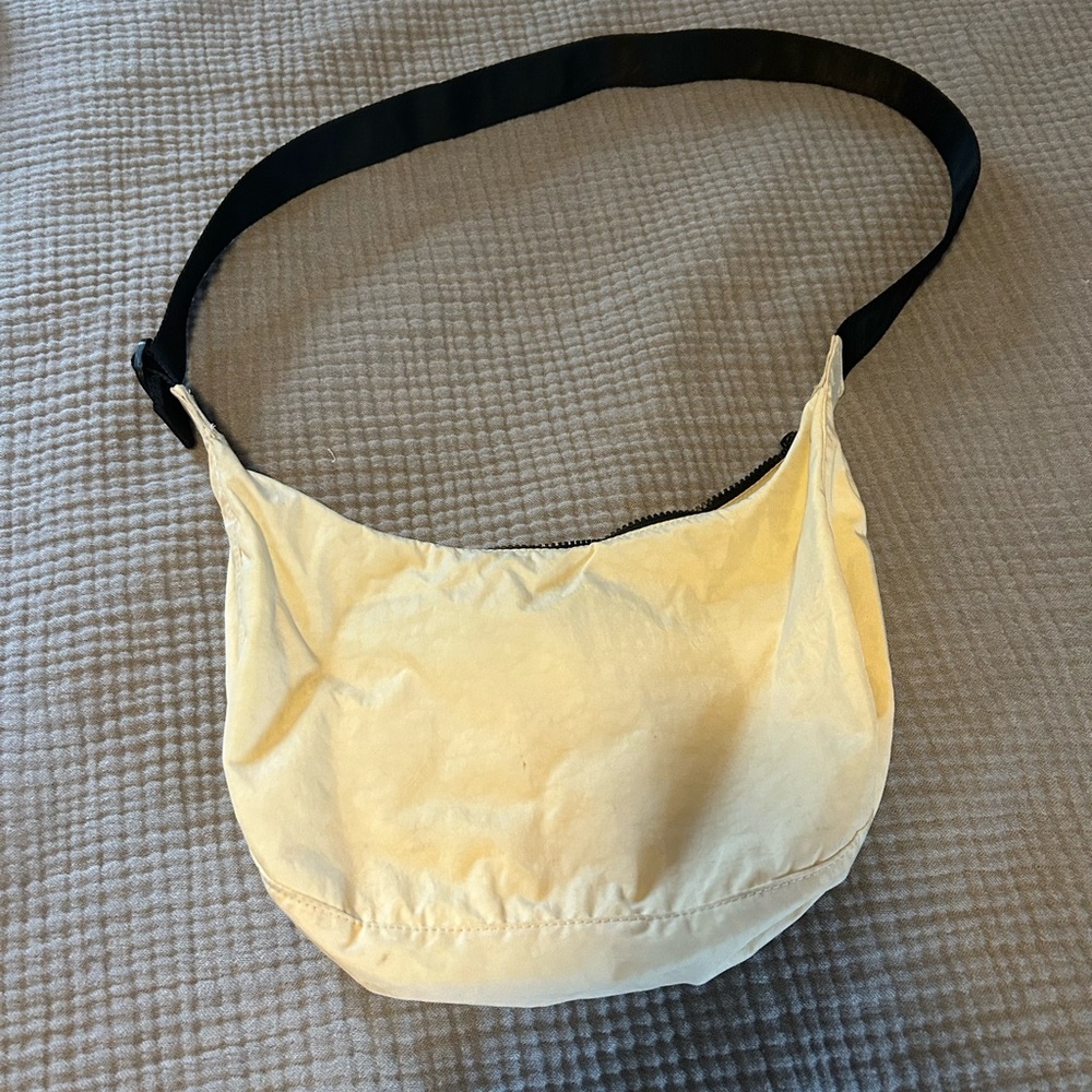 Baggu Medium Crescent Bag in Ivory